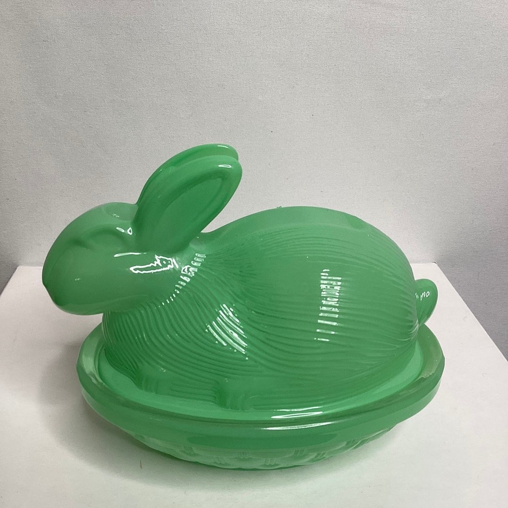 Jadite Glass covered Rabbit candy dish - Picture 2 of 7